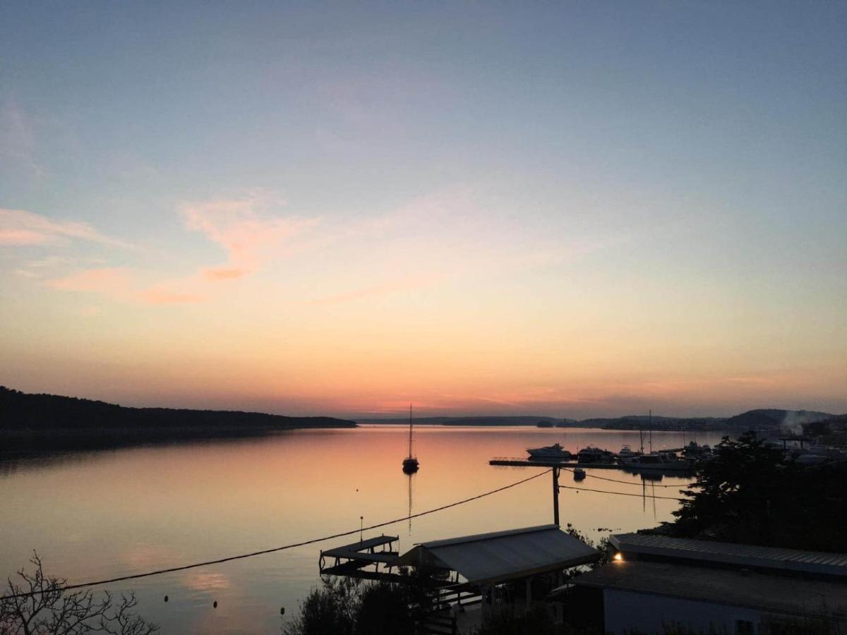 Meduza B&B Barbat na Rabu Kültér fotó